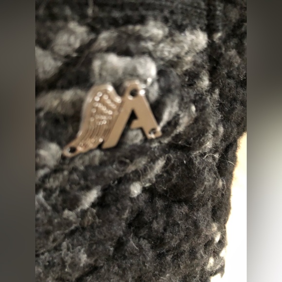 Scandinavian Inspired Sweater - Picture 6 of 7